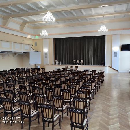 Hotel I Restauracja Admiral Legnica Exterior photo