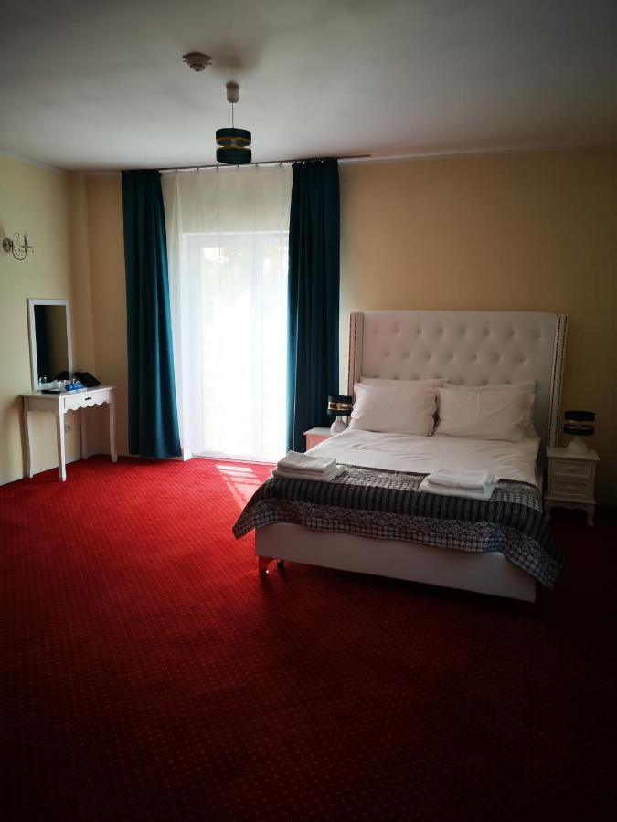 Hotel I Restauracja Admiral Legnica Exterior photo