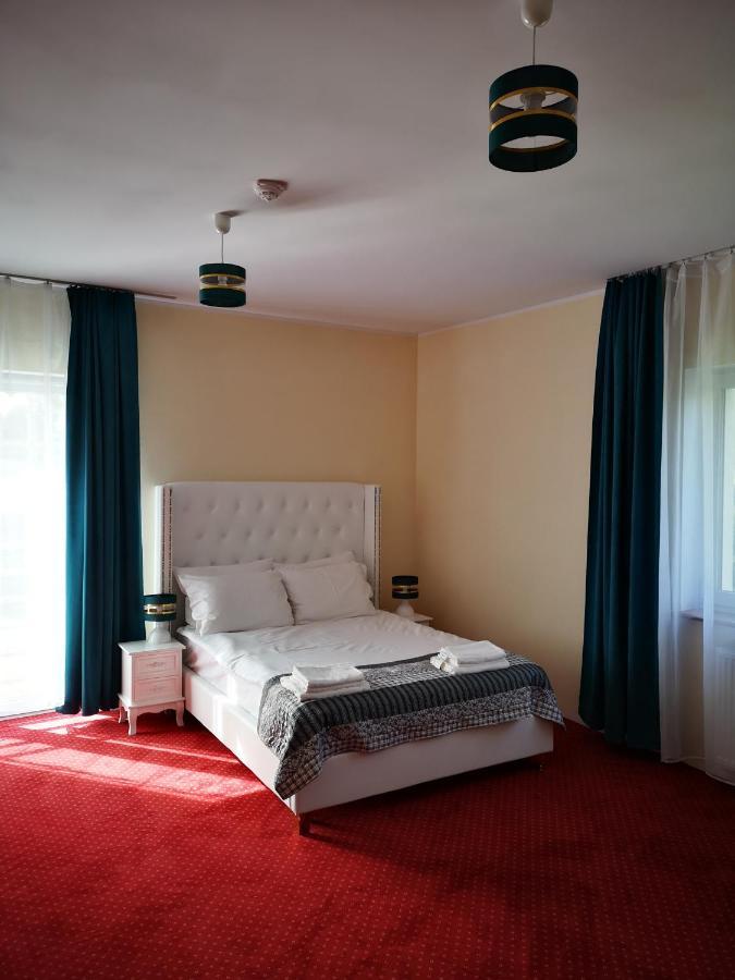 Hotel I Restauracja Admiral Legnica Exterior photo