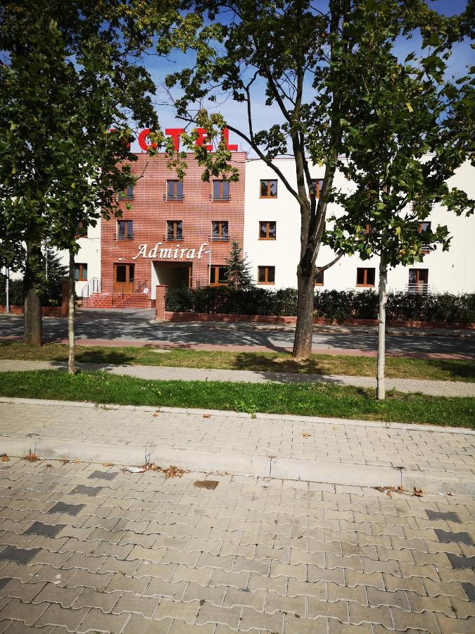 Hotel I Restauracja Admiral Legnica Exterior photo